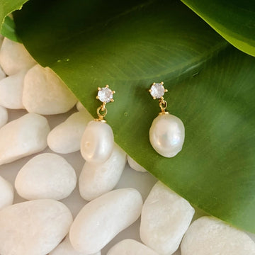 Classy Freshwater Pearl Dangle Earring